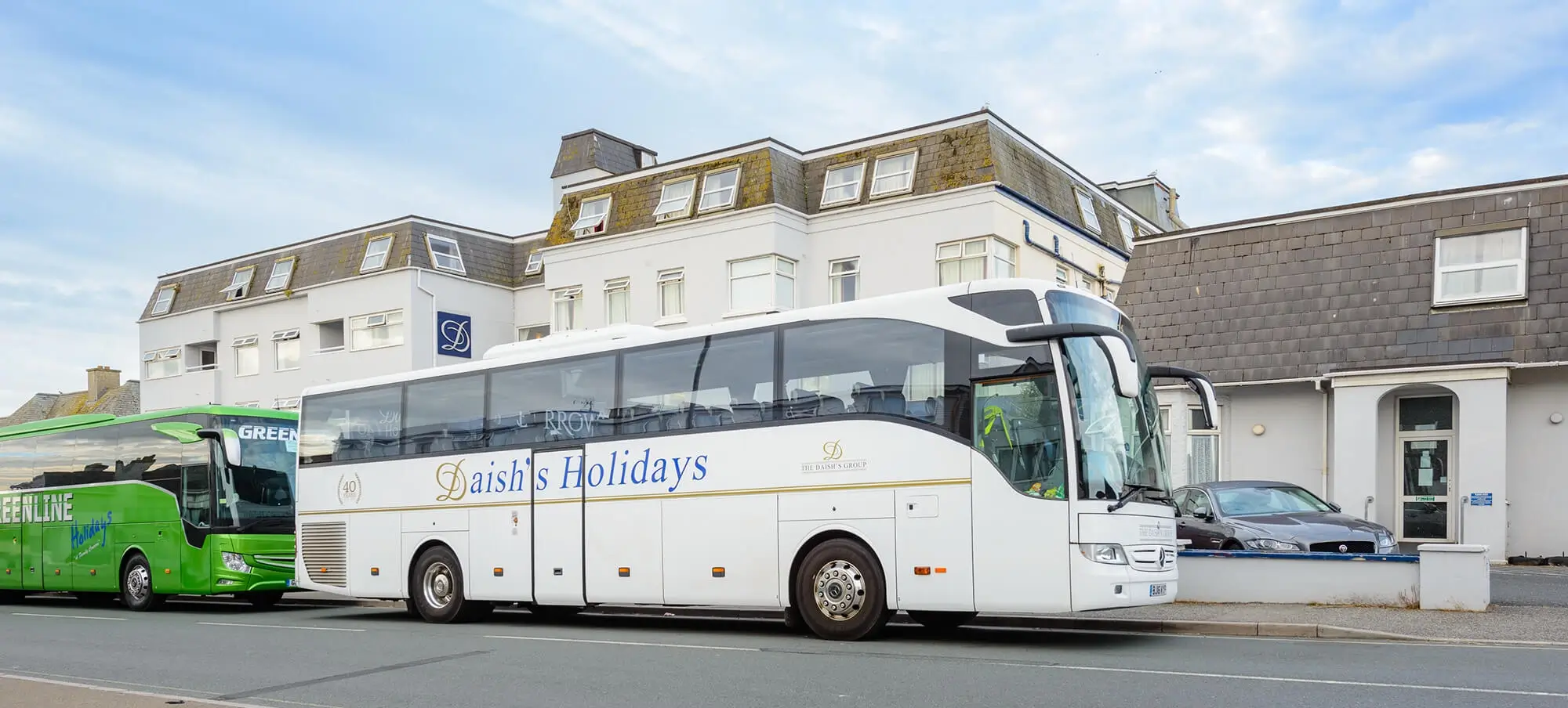 Coaches outside Barrowfield Hotel